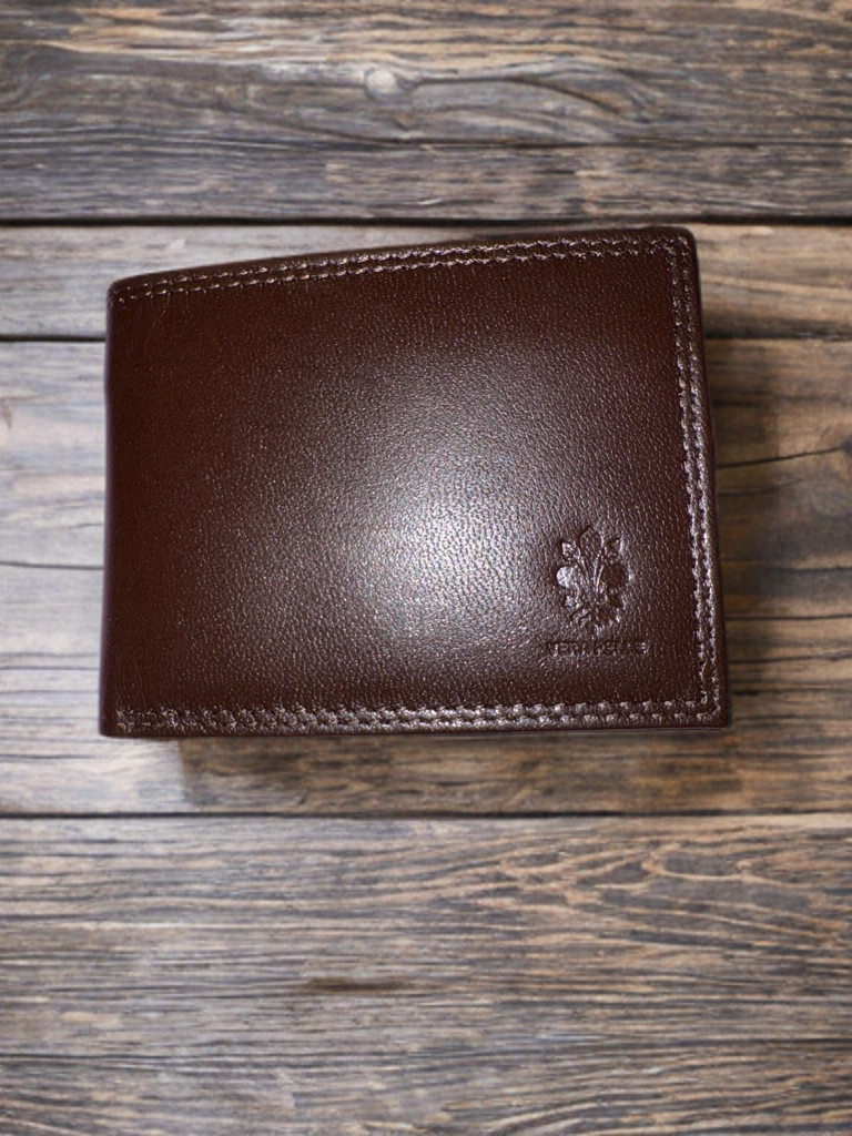 Dollar size wallet made of exclusive genuine VT leather