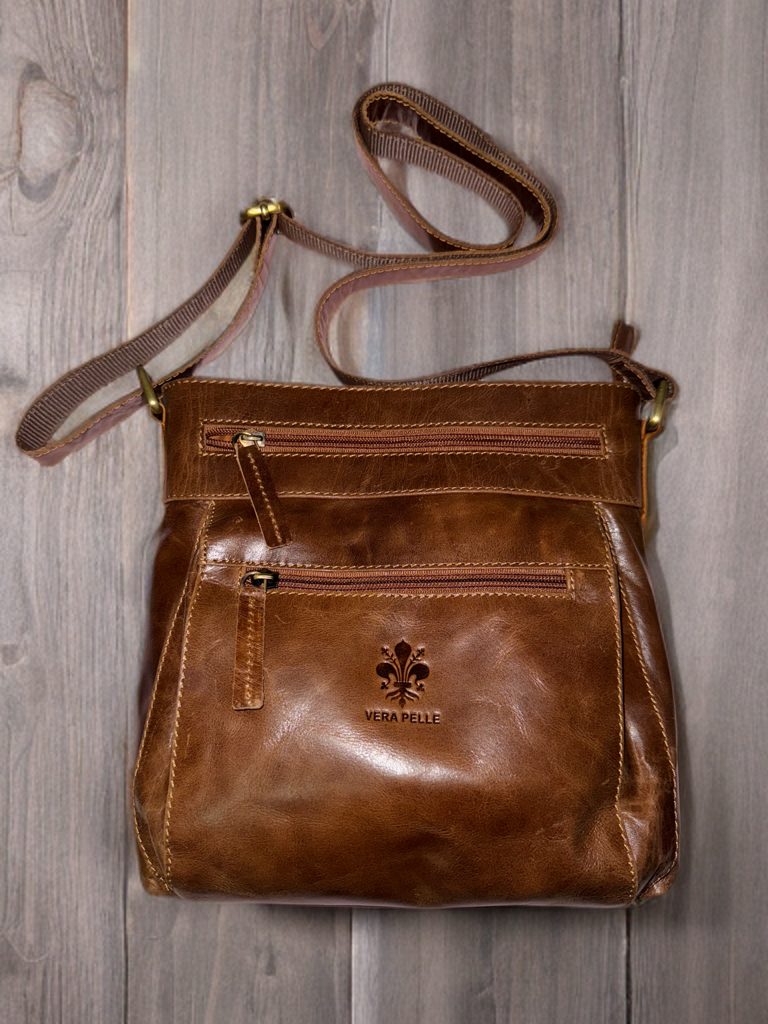 Cross body messenger for ladies made of exclusive crunch VT leather