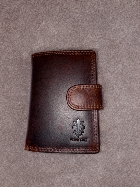 Men’s wallet with mini RFID protection wallet compartment made of Hunter Oil Pulled up leather