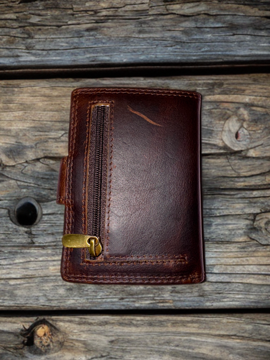 Men’s wallet with mini RFID protection wallet compartment made of Hunter Oil Pulled up leather