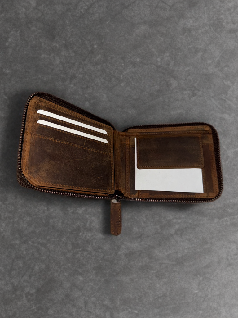 Round zipper wallet made of genuine hunter leather