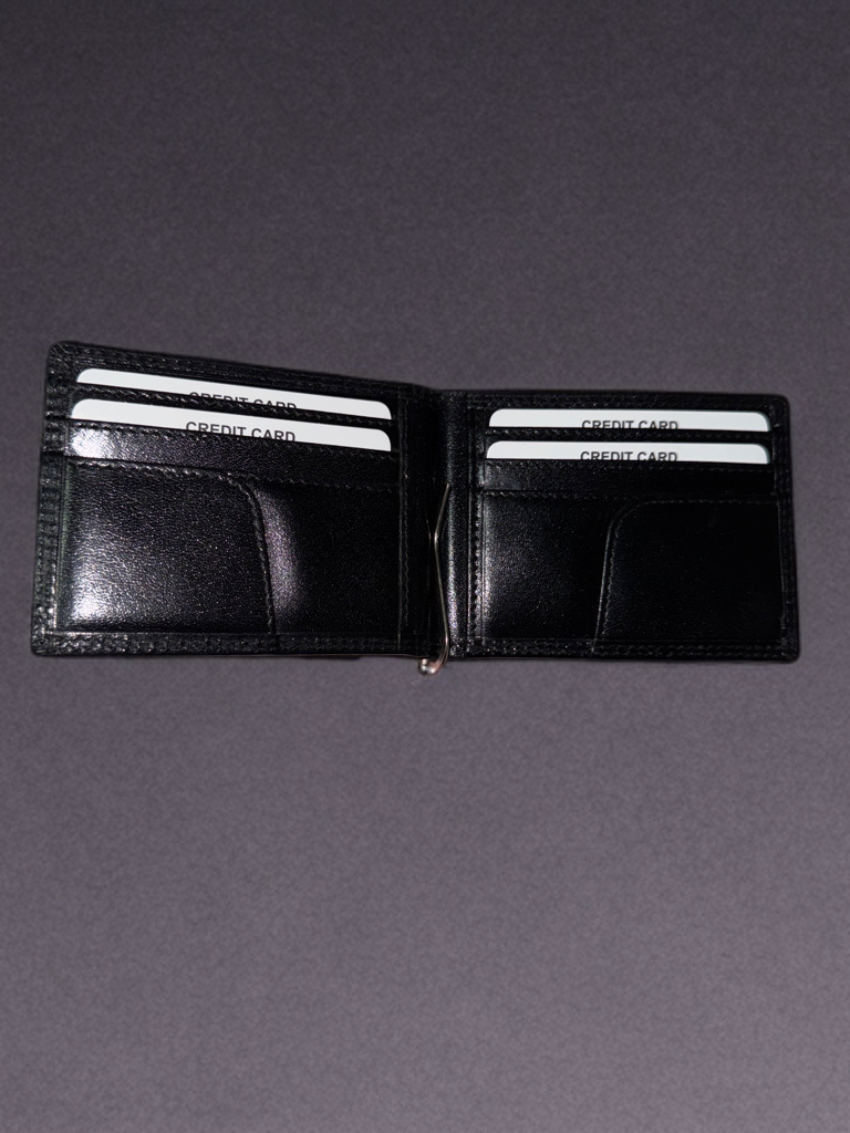 Dollar size wallet made of exclusive genuine VT leather