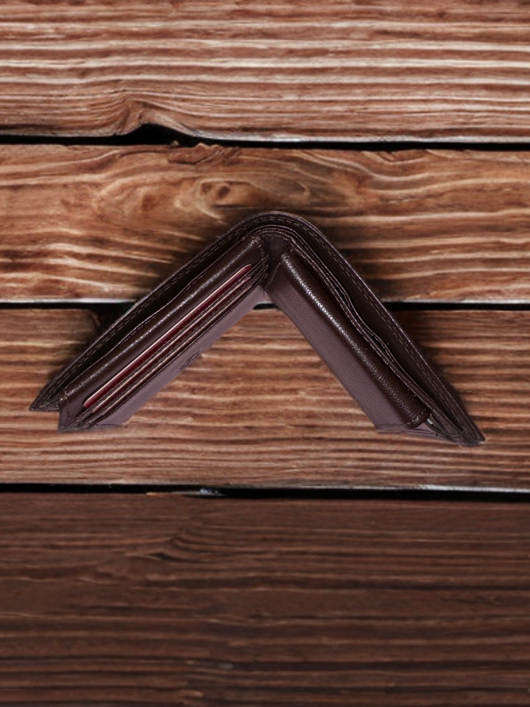 Dollar size wallet made of exclusive genuine VT leather