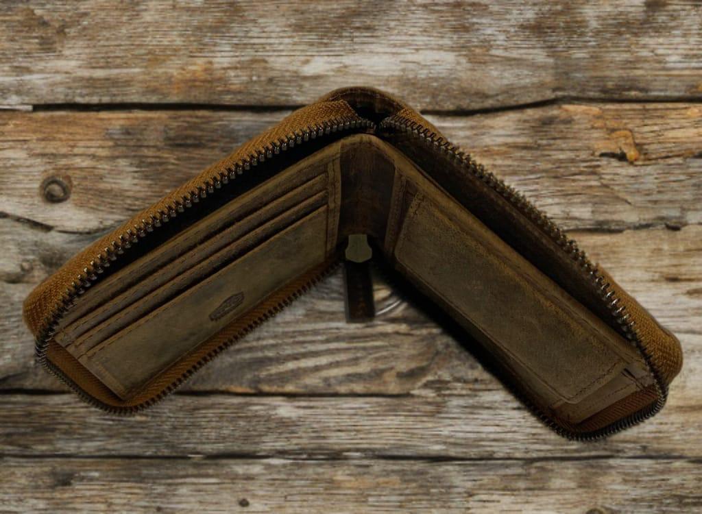 Round zipper wallet made of genuine hunter leather