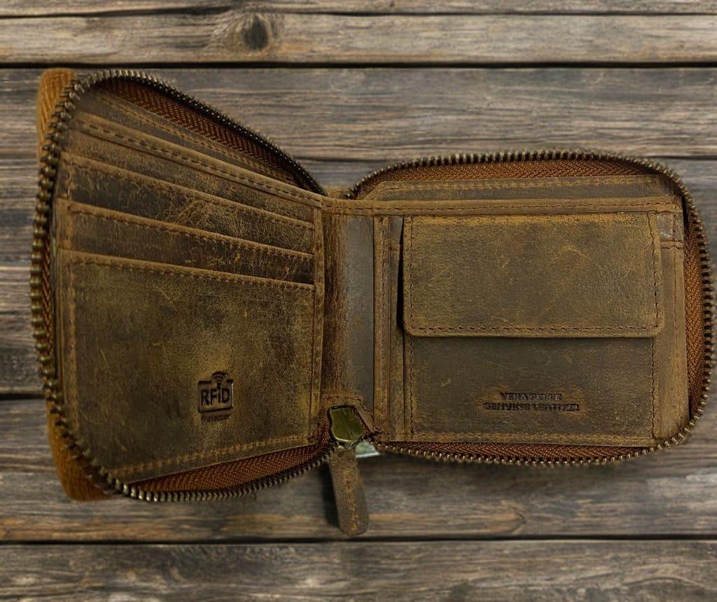 Round zipper wallet made of genuine hunter leather
